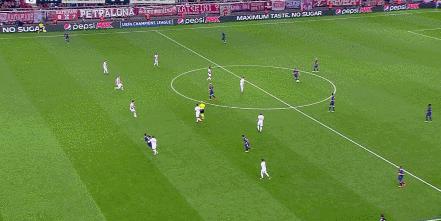 巴萨梅西被踢,梅西欧冠1v5苏亚雷斯