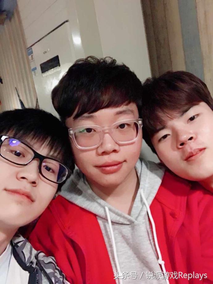 “妹驼”组合再聚首时隔一年感情仍然