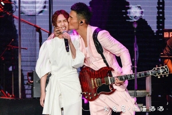 眼神可以看出一个人是否幸福吗,眼神是最能传达感情的