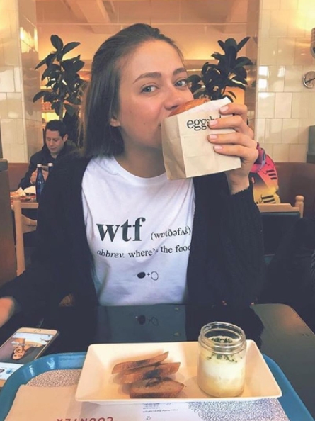 幽默又百搭！IG潮人都爱的ABlackandWhiteStory标语T恤