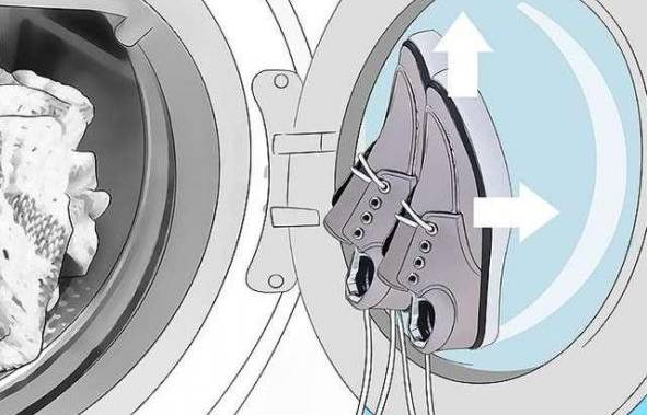 出门鞋子被雨淋湿了怎么弄干,下雨鞋子进水怎么处理