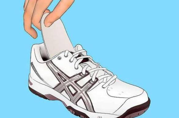 出门鞋子被雨淋湿了怎么弄干,下雨鞋子进水怎么处理