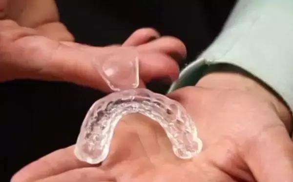 哪种牙膏去烟渍美白牙齿最有效,教你牙齿美白小窍门视频