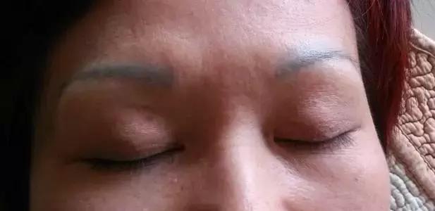 眉毛有点发蓝用什么颜色,经期做眉毛会导致发蓝吗