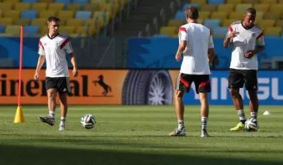 足球刚入门适合穿什么足球鞋,新手入门足球选什么足球鞋好