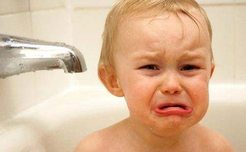 宝宝红屁股还破皮了怎么护理,婴儿红屁屁擦清皮肤可以吗