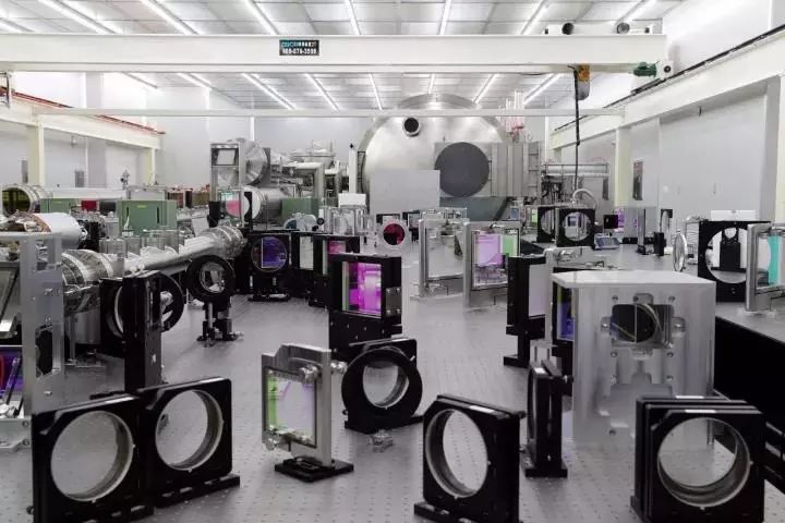 又一次站在了世界之巅！上海就是这样一个实力城市！来了就不想走