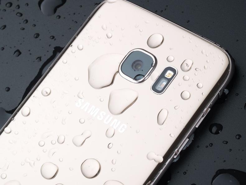 三星S7曲面屏,三星机皇曲面屏一八年