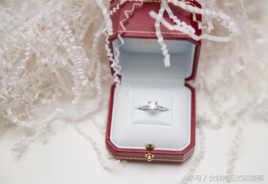 卡地亚Cartier订婚钻戒1895一生一世