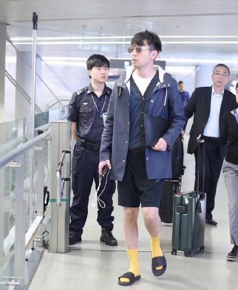 雷佳音竟跟小岳岳起内讧,雷佳音和小岳岳的傻白甜日常