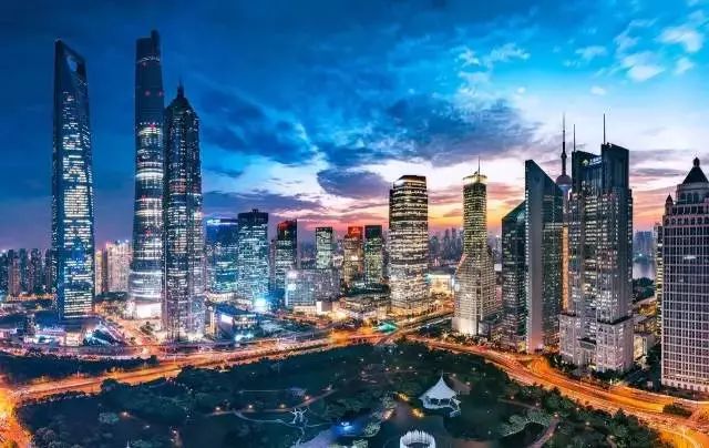 又一次站在了世界之巅！上海就是这样一个实力城市！来了就不想走