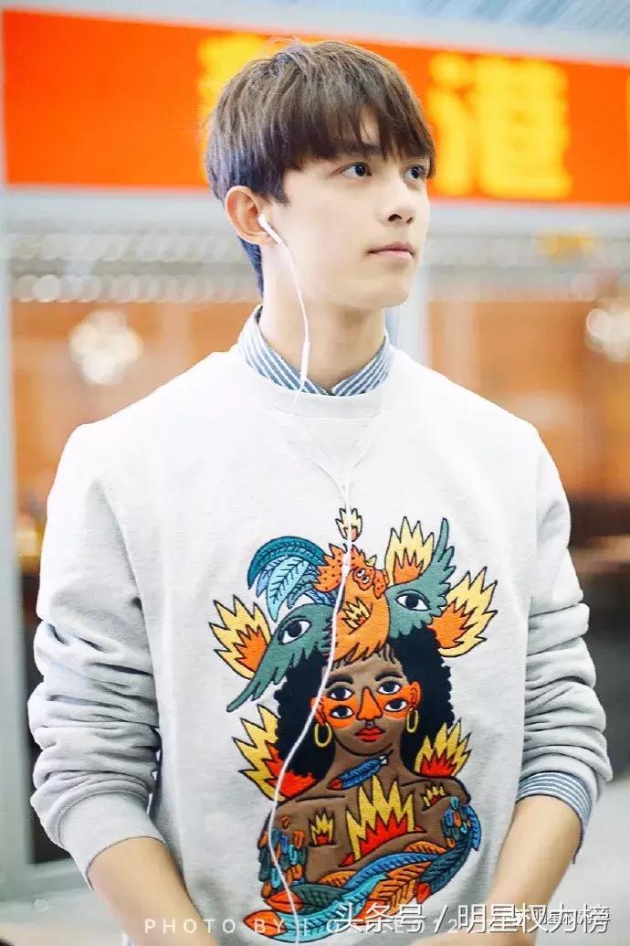 机场*服私**秀！李易峰王源白敬亭刘昊然谁才是引领潮流的时尚Icon？