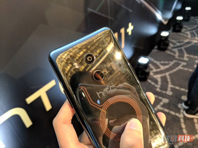 htcu11和htcu11+尺寸,htcu11和u11+哪个好