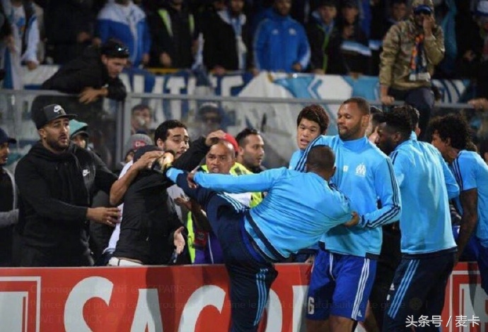 坎通纳踢曼联视频,曼联队长坎通纳霸气