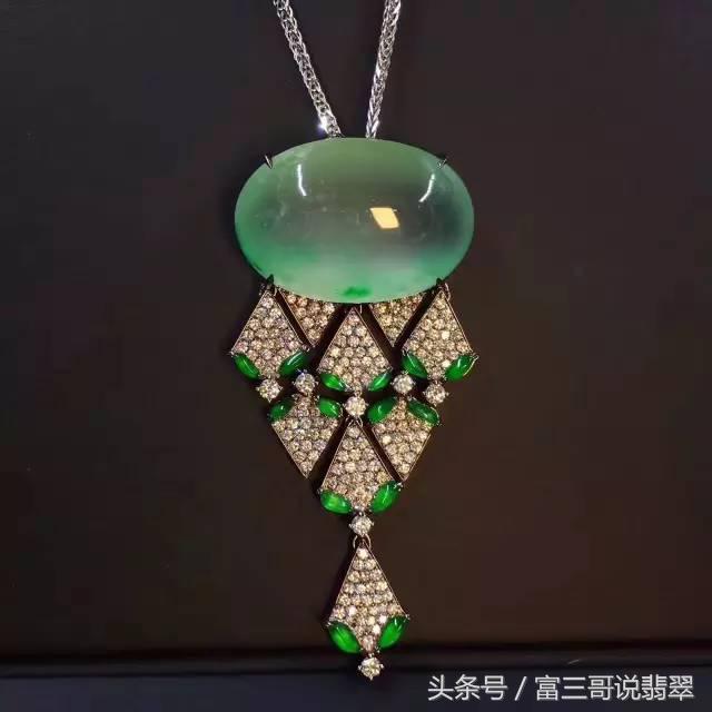 翡翠戴身上发热是什么原因,翡翠戴着变黑怎么回事