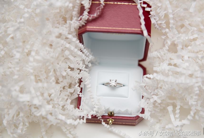 卡地亚Cartier订婚钻戒1895一生一世