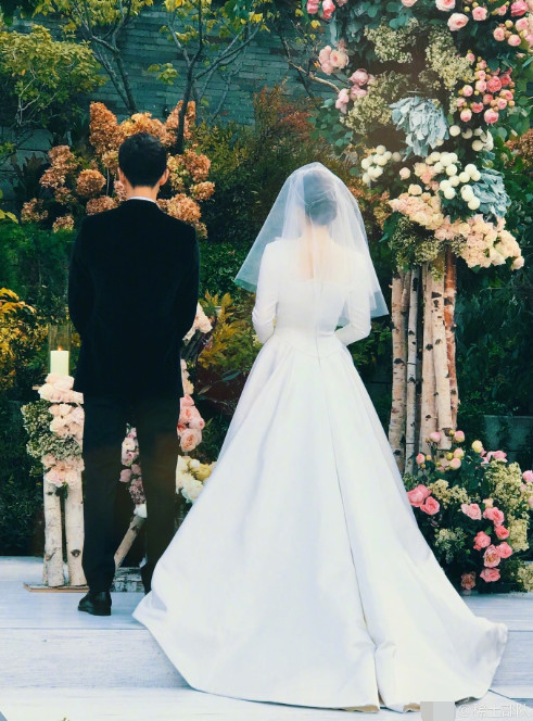 双宋结婚花费165w,双宋宣布结婚时简直普天同庆