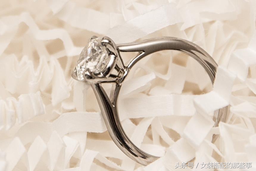 卡地亚Cartier订婚钻戒1895一生一世