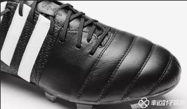 踢足球穿一双袜还是两双袜好,踢足球一双鞋够吗