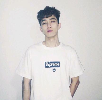 暗黑宽松系穿搭,宽松版型带给你不一样的魅力