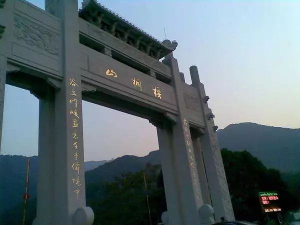 鹏城第一峰梧桐山要不要门票,鹏城第一峰梧桐山日出