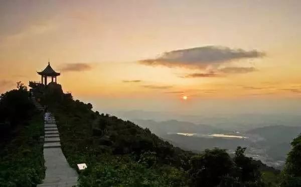 鹏城第一峰梧桐山要不要门票,鹏城第一峰梧桐山日出
