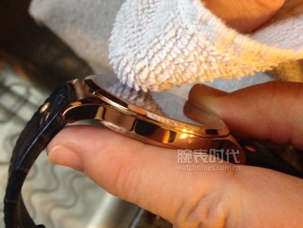 热天戴手表是钢带好还是皮带好,为什么戴钢带手表的地方会痒