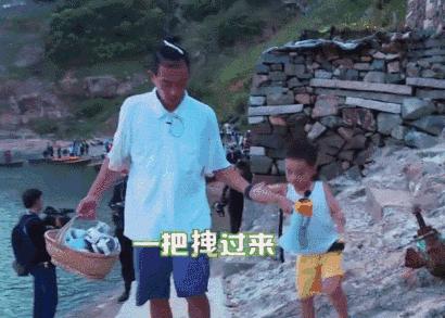 应采儿jasper为陈小春应援 (jasper看应采儿亲陈小春的眼神)