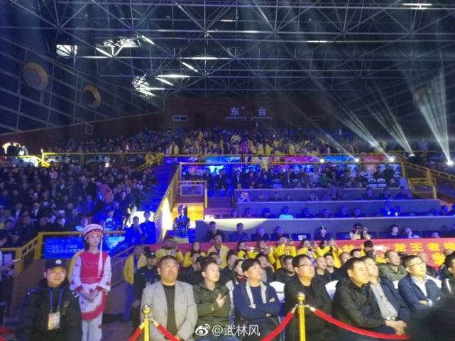 武僧一龙比赛5秒出10拳,一龙罕见高扫腿ko对手功力深厚