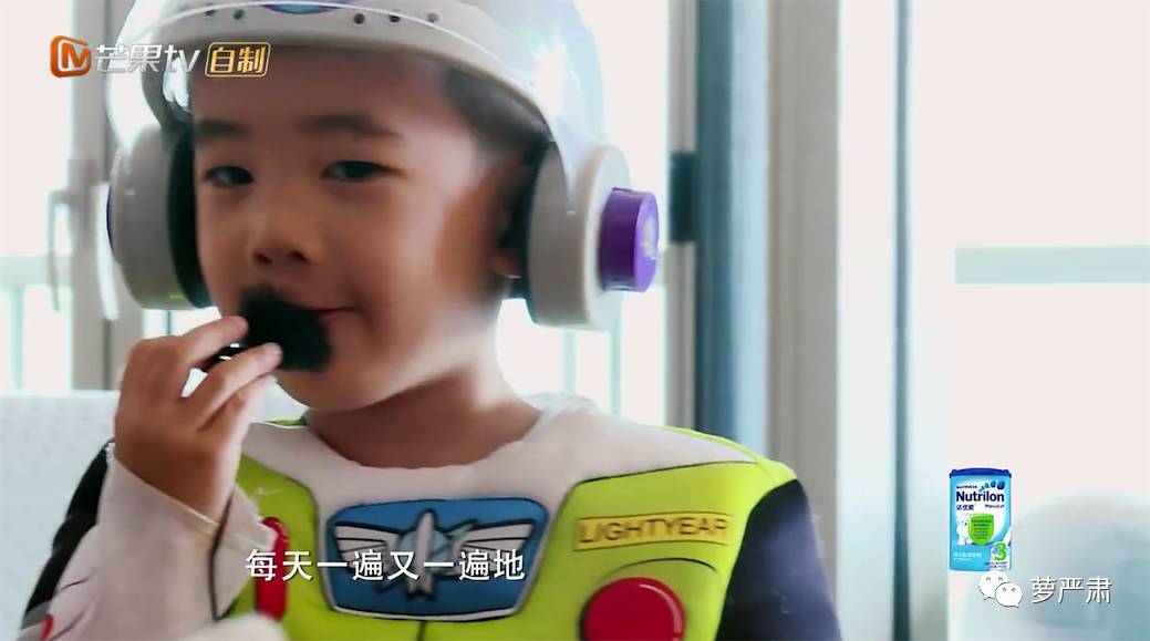 应采儿jasper为陈小春应援 (jasper看应采儿亲陈小春的眼神)