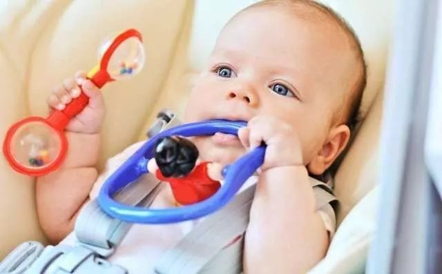 3岁前宝宝每天玩什么？爸妈看过来……