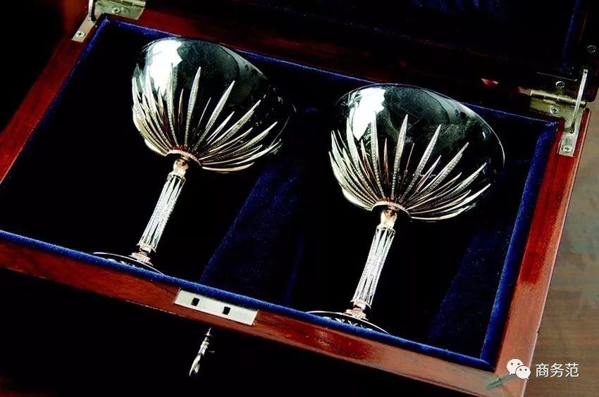 这些玻璃做的东西，为什么能拍出天价？