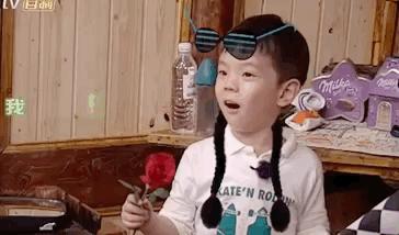 嗯哼小时候陈小春儿子,嗯哼的小时候的照片大全