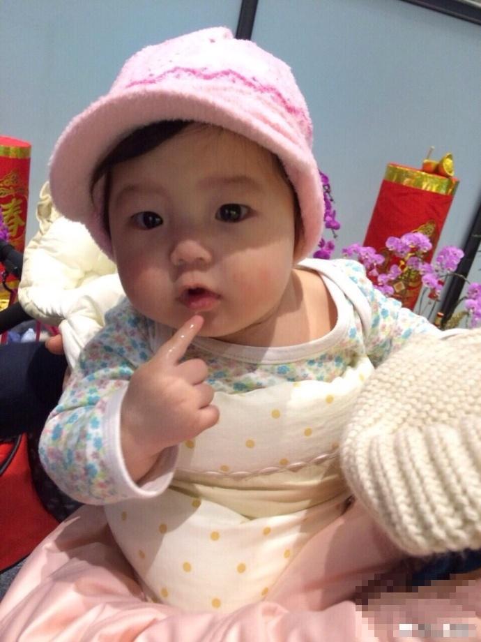 嗯哼小时候陈小春儿子,嗯哼的小时候的照片大全