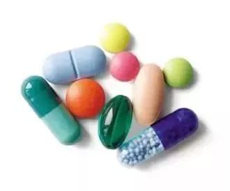 23岁女孩得红疹,女孩身体起红疹水泡