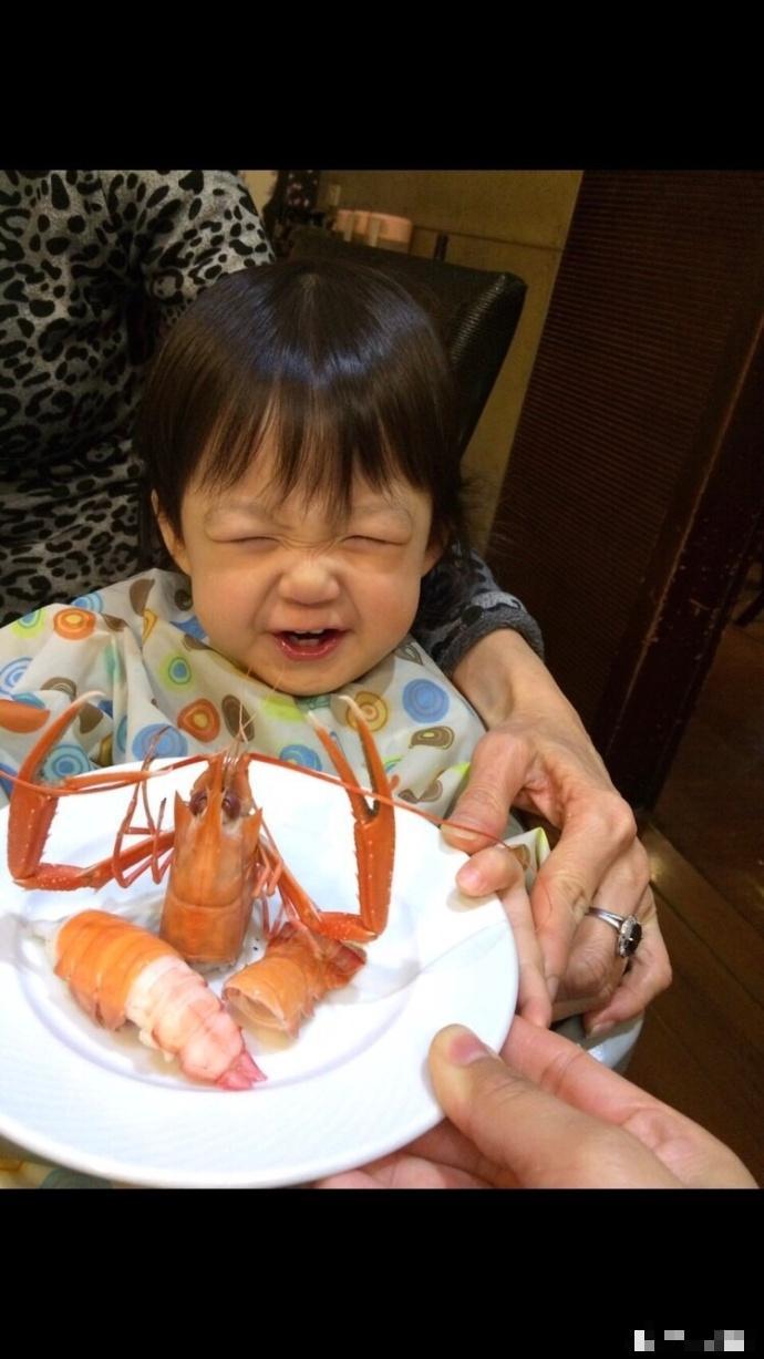 嗯哼小时候陈小春儿子,嗯哼的小时候的照片大全