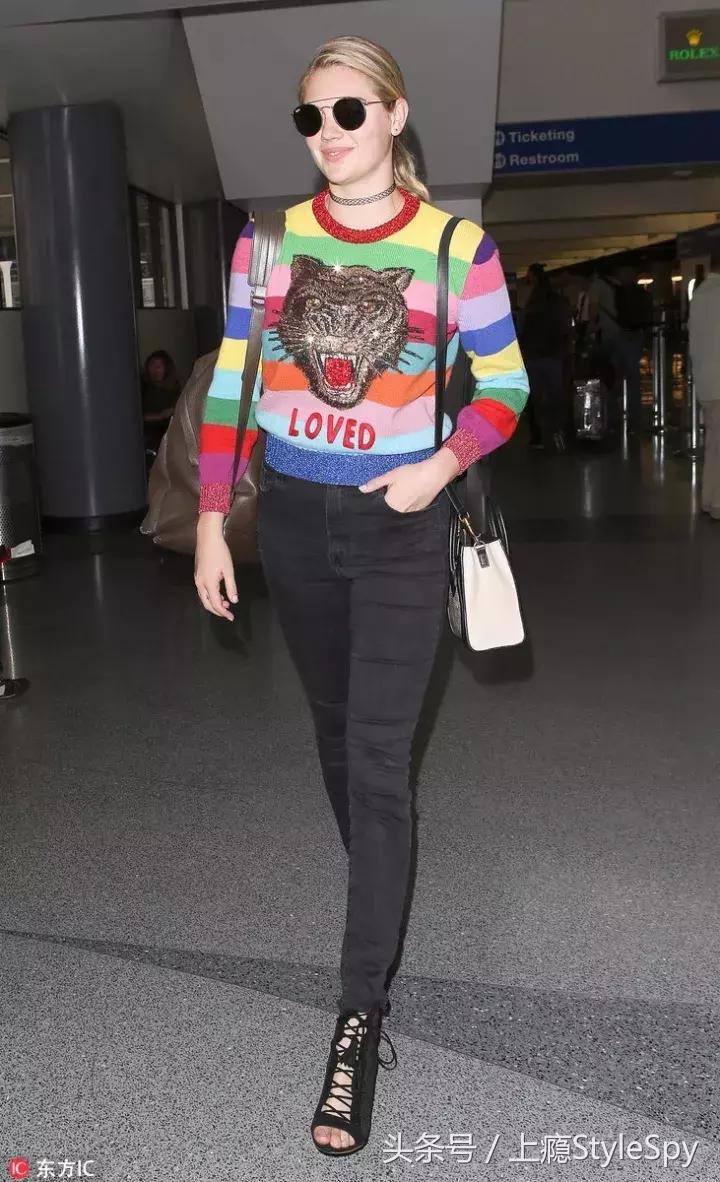 冬天半袖蝙蝠衫毛衣搭配,冬天宽松版的毛衣怎么搭配