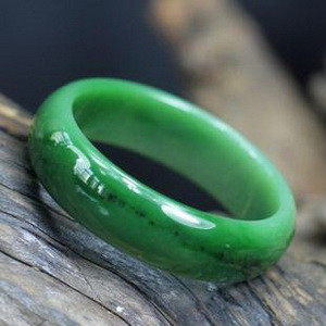 碧玉手镯价格多少,如何挑选和田玉碧玉手镯的好坏