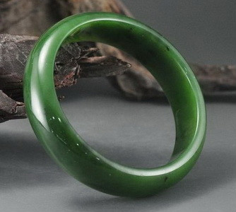 碧玉手镯价格多少,如何挑选和田玉碧玉手镯的好坏