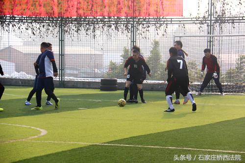 桥西法院参加全区五人制足球赛首战告捷