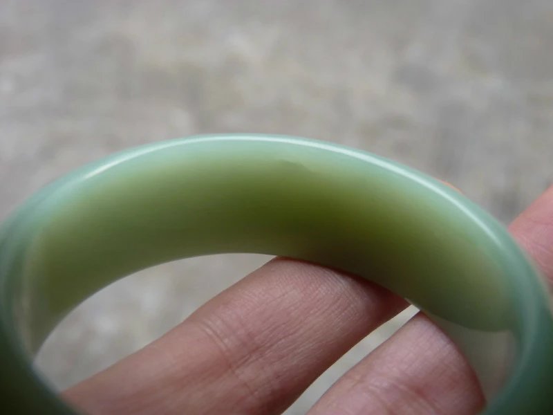 碧玉手镯价格多少,如何挑选和田玉碧玉手镯的好坏