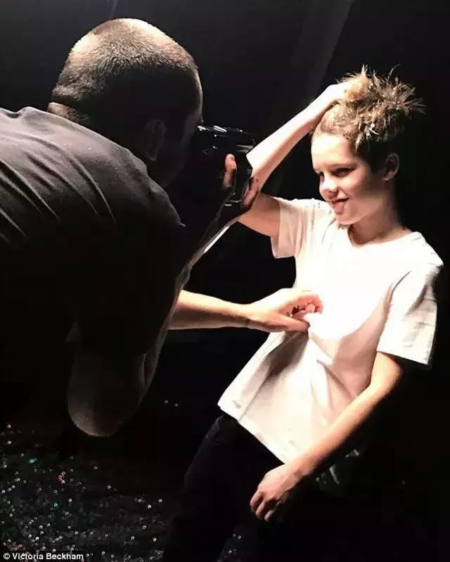 贝小七出现在球场,贝小七小时候跳舞