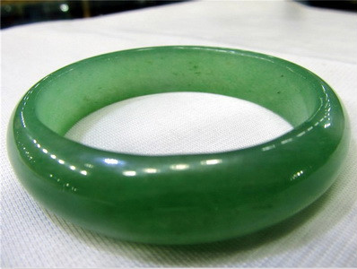 碧玉手镯价格多少,如何挑选和田玉碧玉手镯的好坏