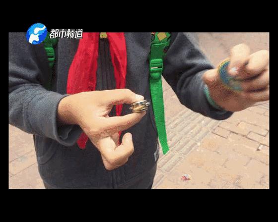 指尖陀螺对孩子危险,家长关注致命的玩具