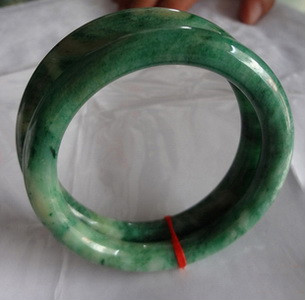 碧玉手镯价格多少,如何挑选和田玉碧玉手镯的好坏