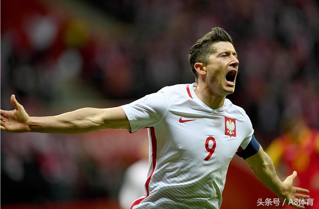 莱万多夫斯基是足球最强中锋吗,足坛十大神锋之莱万多夫斯基