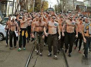 绰号“哈桑老爹”，此黑帮教父闹市爆头后，下葬欲魂归故里竟遭拒