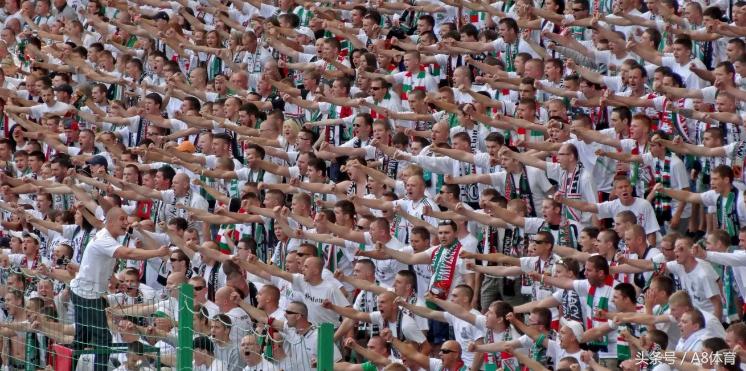 莱万多夫斯基是足球最强中锋吗,足坛十大神锋之莱万多夫斯基