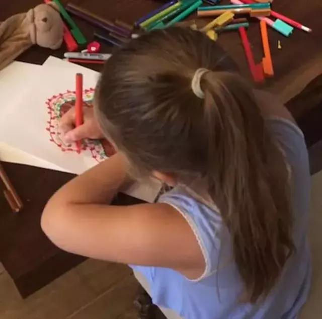 贝小七出现在球场,贝小七小时候跳舞