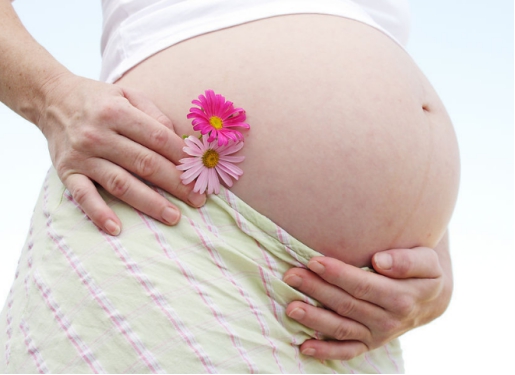 宝宝要出生孕妈有什么反应,宝宝出生后宝妈要关注什么